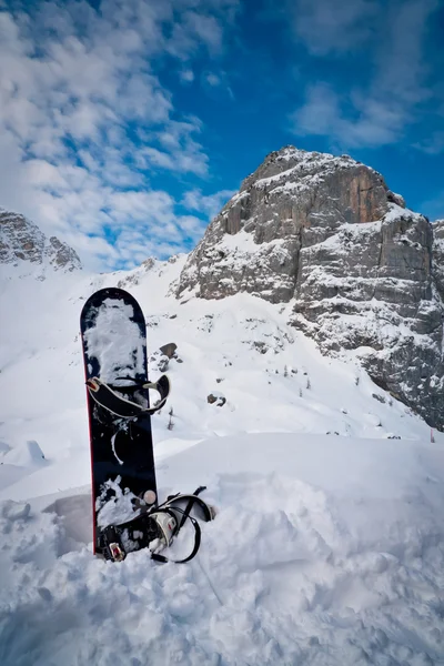 Monte Bilapec y snowboard —  Fotos de Stock