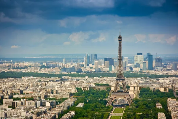 Torre Eiffel e distrito de La Defense — Fotografia de Stock