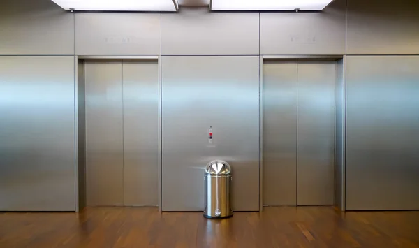 Deux portes d'ascenseur — Photo