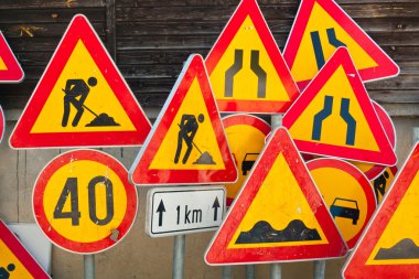 yol çalışması işaretleri