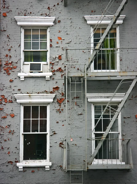 Quatro janelas brancas — Fotografia de Stock