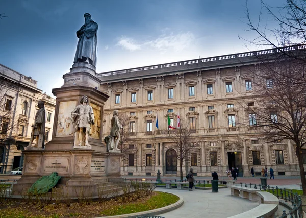 Monumento a Leonardo Da Vinci —  Fotos de Stock