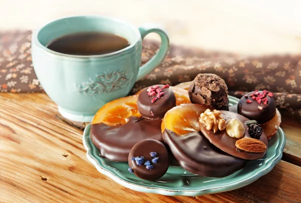 Kaffee und Pralinen — Stockfoto