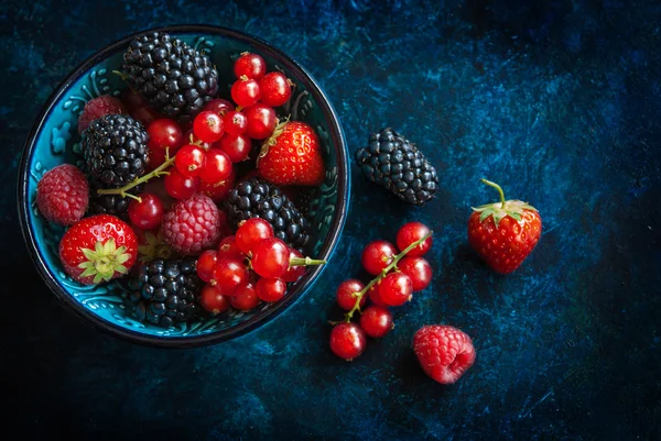 Summer berries in bowl — Stock Photo, Image