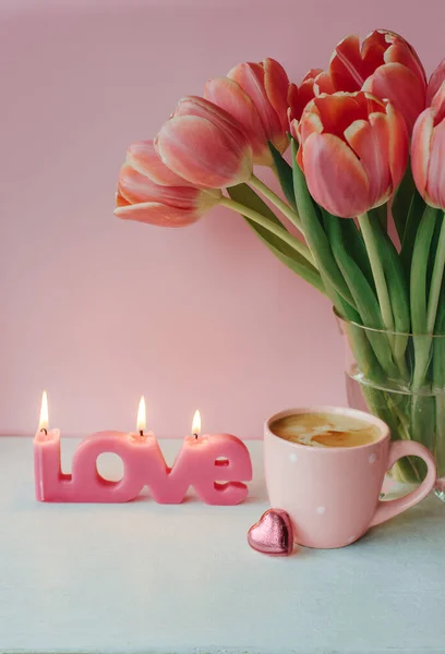 Bir Fincan Kahve Çikolata Mum Ile Sevgililer Günü Arabası — Stok fotoğraf