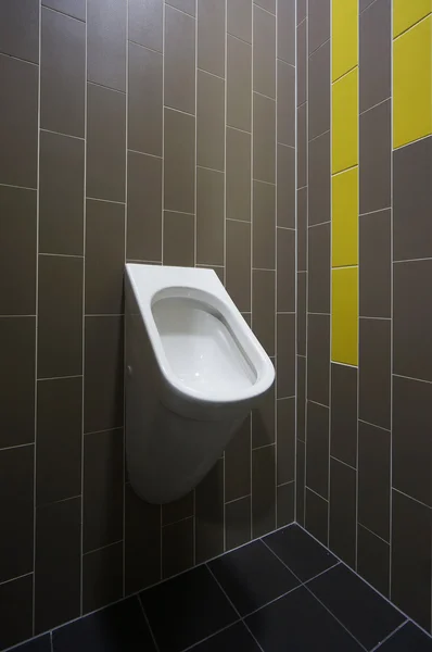 Mannelijke staande toilet — Stockfoto