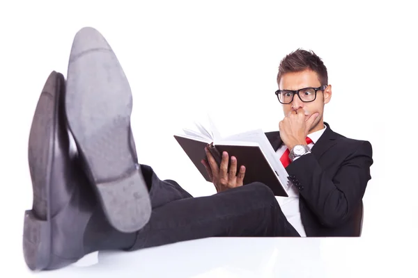 Business man reading a thriller book — Stockfoto