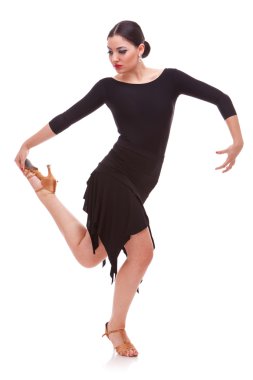 salsa dansçısı dans poz bacak holding
