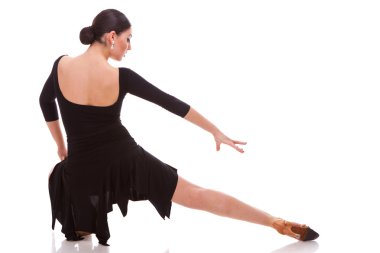 bir hamle içinde poz güzel salsa dansçısı