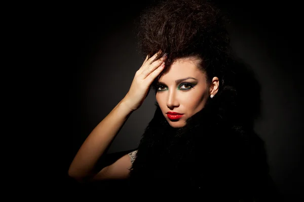 Fashion woman model posing with her hand on her forehead — Stock Photo, Image