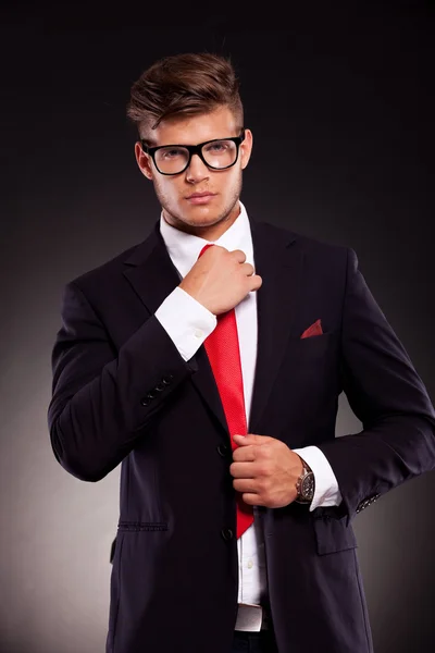 Business man fixing his tie — Stock Photo, Image