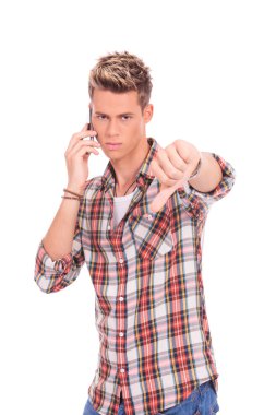 adam telefonu başparmak aşağı