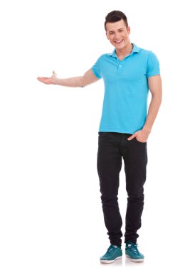 casual adam sunulması