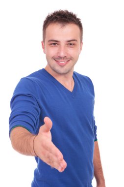 casual adam tokalaşma ile karşılama