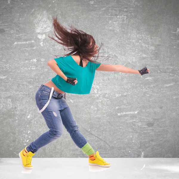 Energiegeladener Tanzschritt — Stockfoto