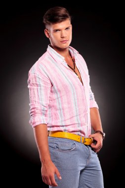 kibirli erkek kemeri holding