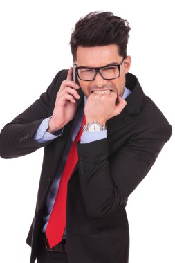 öfkeli yumruk iş adamı ısırır