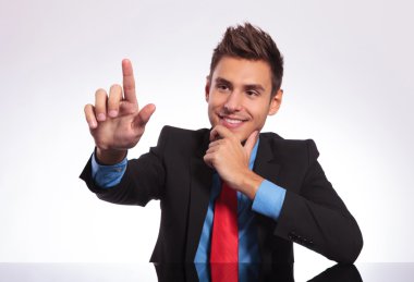 iş adamı hayali düğmeye dokunur