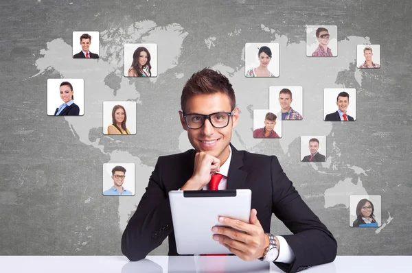 Smiling business man with tablet pad networking — Stock Photo, Image