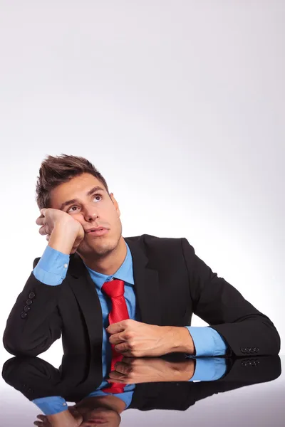 Zakenman aan het Bureau dromen — Stockfoto