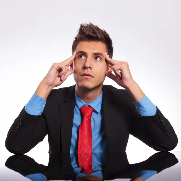 Thoughtful business man at desk — Stock Photo, Image