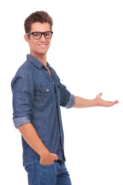 casual adam arka sunulması