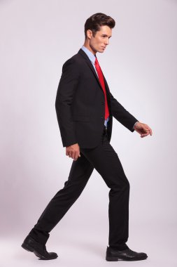 yürüyüş ve ileriye dönük adam