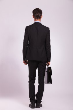 evrak çantası ile iş adamı standları