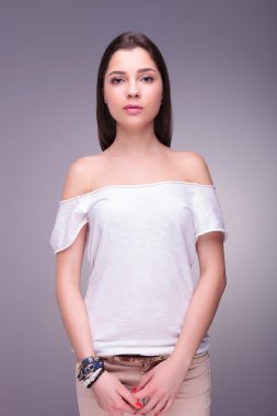 şirin ve utangaç casual kadın