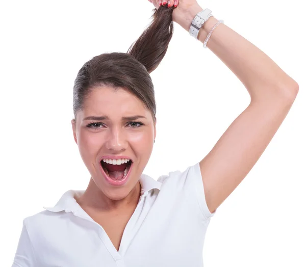 Casual woman pulling hair & yelling — Stock Photo, Image