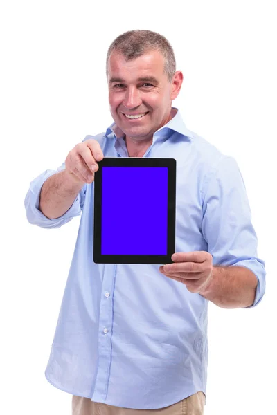 Casual middle aged man shows his tablet — Stock Photo, Image