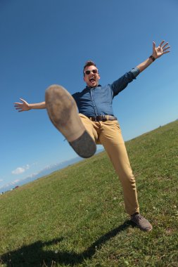 casual adam açık havada dengeleme