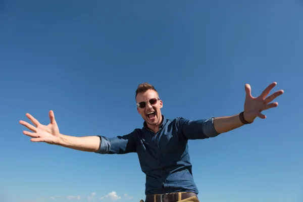 Outdoor casual man wants to hug you — Stock Photo, Image