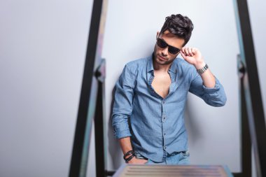 casual adam merdiveni izlendi