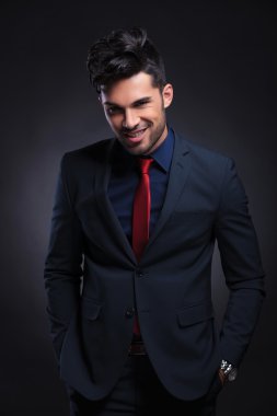 iş adam gülümsüyor