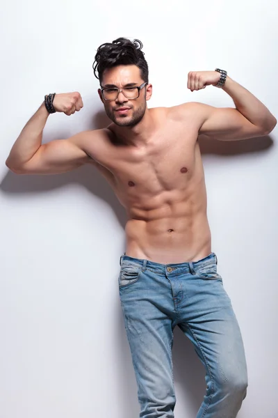 Topless young man shows his muscles — Stock Photo, Image