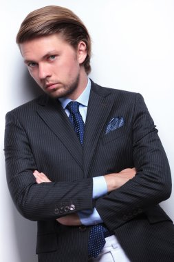 iş adamı katlanmış ellerle