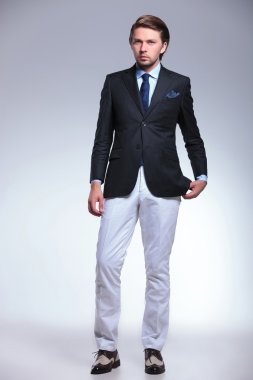 Kameraya bakarak iş adamı