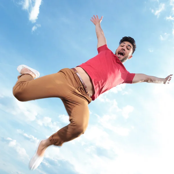 Casual man jumping outdoor — Stock Photo, Image