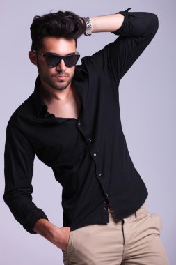 genç moda erkek saç ayarlama