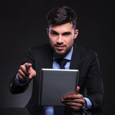 kamera tablet puan ile genç iş adamı