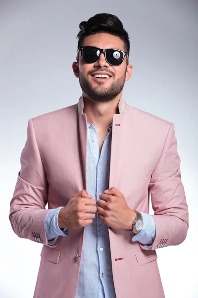 Casual man smiles with hands on jacket — Stock Photo, Image