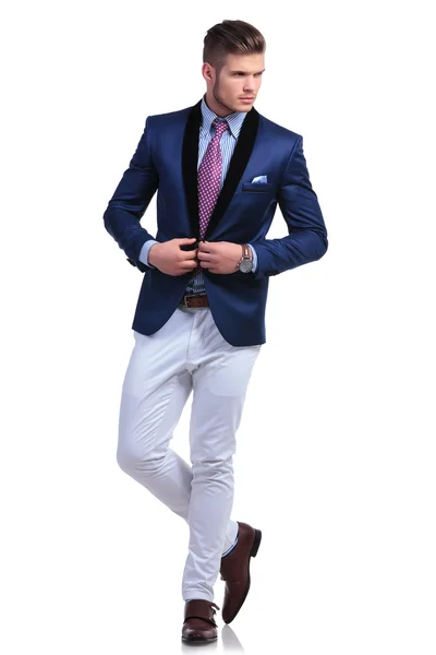 Young business man unbuttoning his jacket — Stock Photo, Image