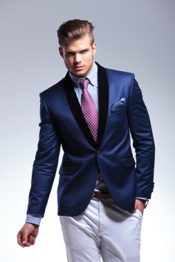 cebine el ile poz genç iş adamı