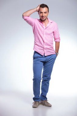 Casual adam elinin baş ve bir cep