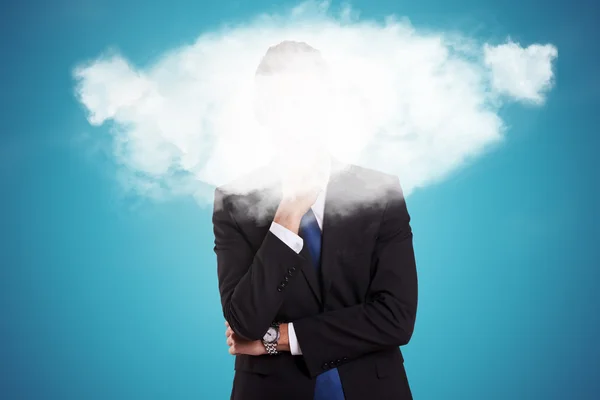 Бизнесмен с облаком на лице — стоковое фото