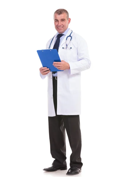 Mature doctor holding a notepad — Stock Photo, Image