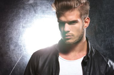 çekici erkek modeli