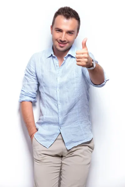 Casual man shows you the thumb up — Stock Photo, Image