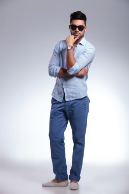 Casual adam ikindilerde sana baktığı gibi.